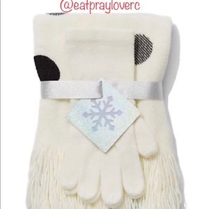 New York and Company Scarf Set